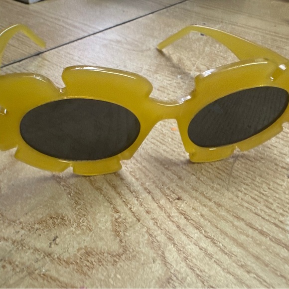Yandy Yellow Sunglasses - Picture 6 of 8